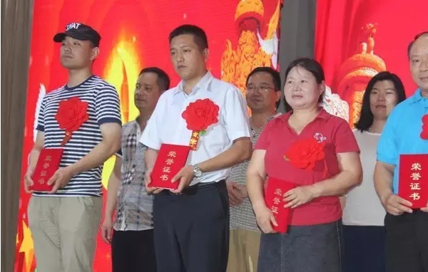 【紀(jì)念建黨95周年】共筑中國夢(mèng) 永遠(yuǎn)跟黨走