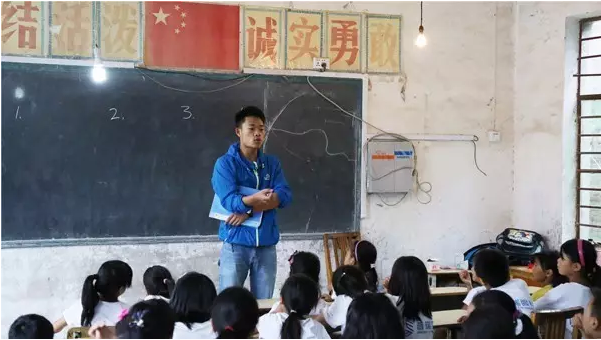 豫愛家園留守兒童素質(zhì)拓展訓練營第二天