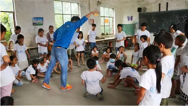 豫愛家園留守兒童素質(zhì)拓展訓練營第二天