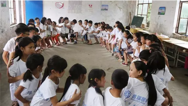 豫愛家園留守兒童素質(zhì)拓展訓練營第二天