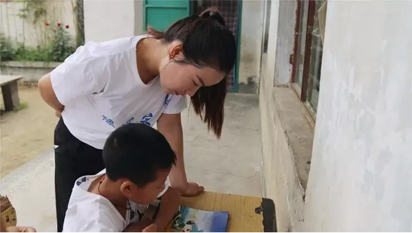 豫愛家園留守兒童素質(zhì)拓展訓練營第二天