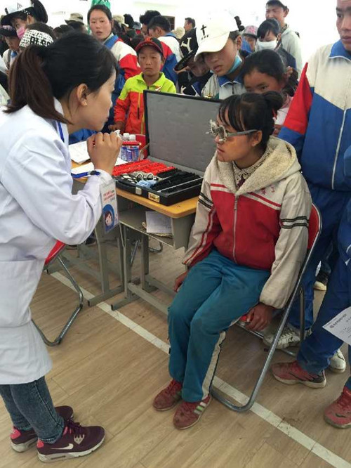 義診繼續(xù)進(jìn)行 眼疾嚴(yán)重兒童將被帶到普瑞