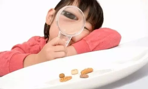 學(xué)齡期孩子近視了，家長到底該怎么辦？