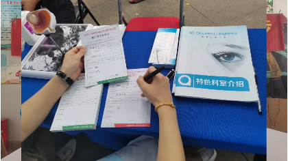 鄭州普瑞眼科醫(yī)院15年院慶，關愛老人眼健康公益活動