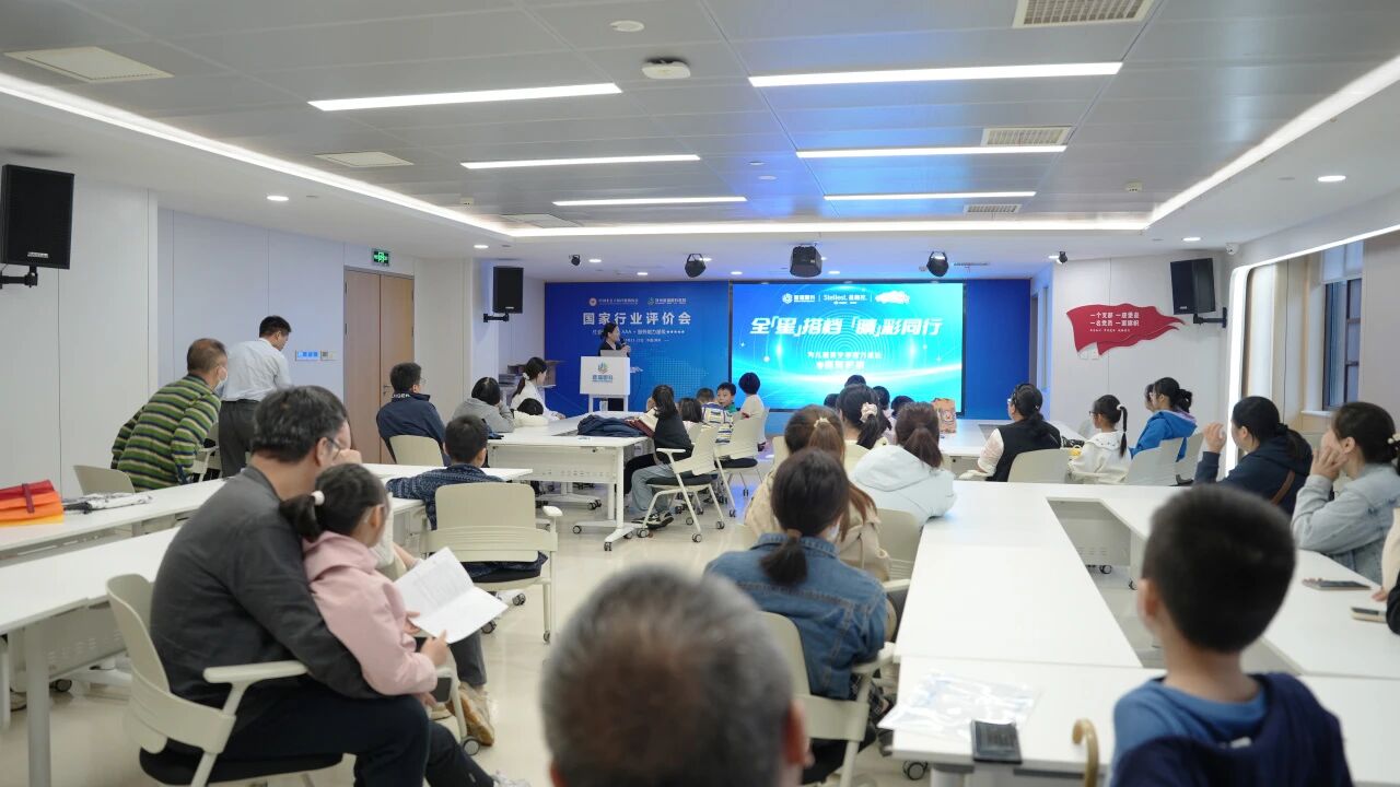 依視路星趣控2.0正式落戶鄭州普瑞眼科醫(yī)院！