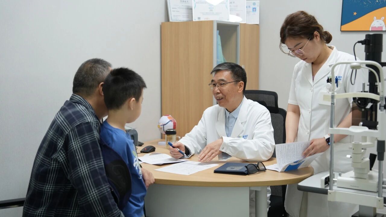 依視路星趣控2.0正式落戶鄭州普瑞眼科醫(yī)院！